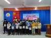 Hội khuyến học xã Quảng Phú, huyện Quảng Trạch trao tặng điện thoại cho học sinh